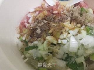 冻山芹菜猪肉馅水饺的做法步骤：2
