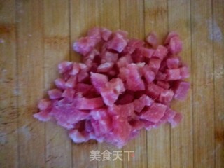 肉末炒蒜薹粒的做法步骤：1