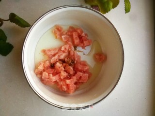 肉末炒蒜薹粒的做法步骤：2