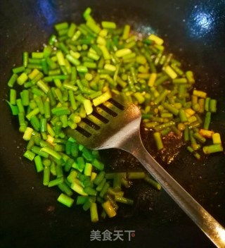 肉末炒蒜薹粒的做法步骤：11