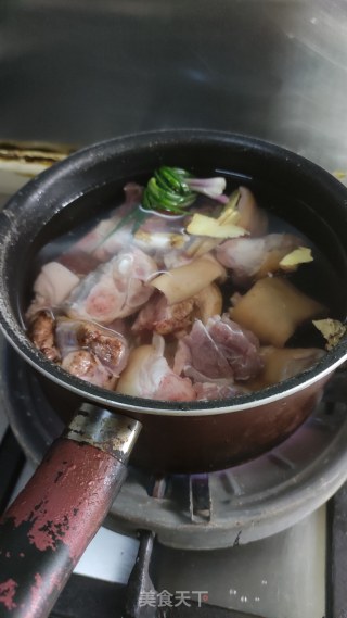 话梅猪手的做法步骤：5