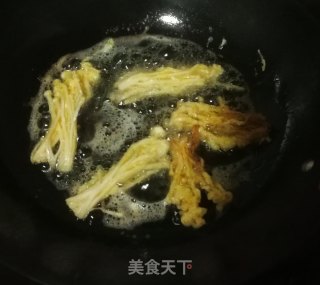 炸金针菇的做法步骤：13