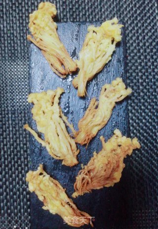 炸金针菇的做法步骤：15