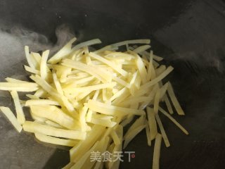 土豆炒洋葱的做法步骤：7