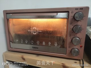 火红豆沙面包的做法步骤：17