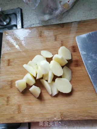 土豆蒸排骨的做法步骤：2