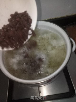 银耳红豆羹的做法步骤：3