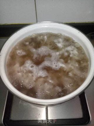 银耳红豆羹的做法步骤：4