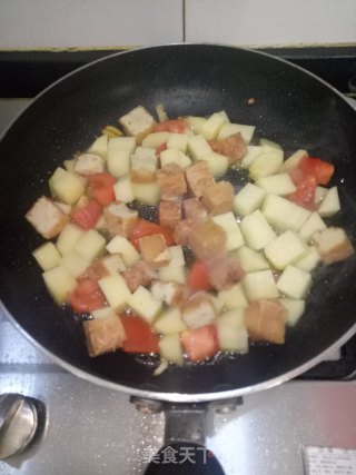 番茄土豆炖豆腐的做法步骤：3