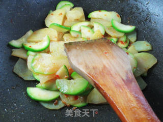 西葫芦炒土豆片的做法步骤：8