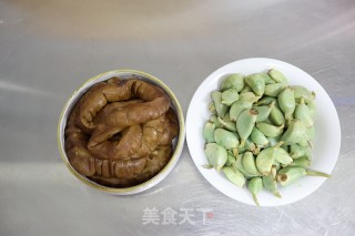 腊八蒜烧肥肠的做法步骤：1