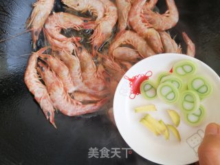 青椒豆泡烧大虾的做法步骤：4