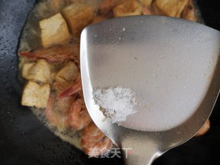 青椒豆泡烧大虾的做法步骤：8