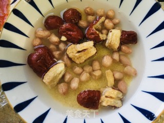 小米花生红枣粥的做法步骤：2