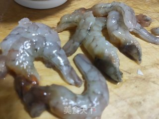 西葫芦虾仁炒鸡蛋的做法步骤：3
