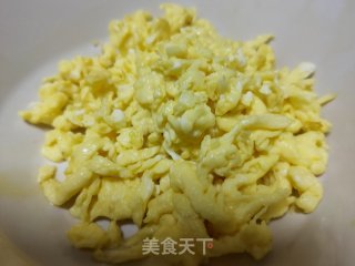 西葫芦虾仁炒鸡蛋的做法步骤：4