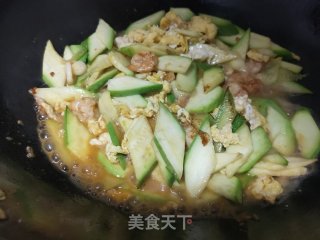 西葫芦虾仁炒鸡蛋的做法步骤：10