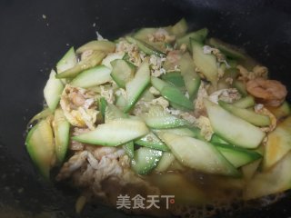 西葫芦虾仁炒鸡蛋的做法步骤：11