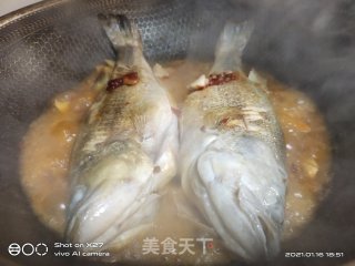 豆瓣红烧鲈鱼的做法步骤：9