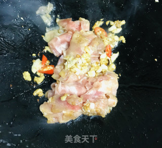 虎皮尖椒炒肥牛的做法步骤：6