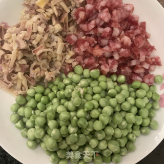 腊肠干鱿糯米饭（电饭煲版）的做法步骤：5