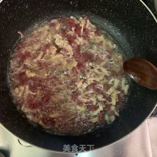 腊肠干鱿糯米饭（电饭煲版）的做法步骤：6