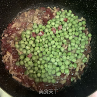 腊肠干鱿糯米饭（电饭煲版）的做法步骤：7
