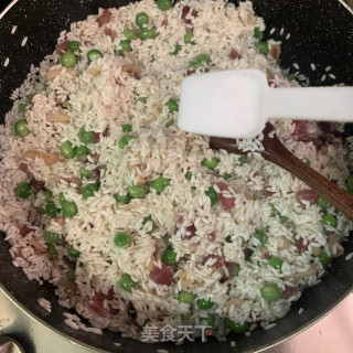 腊肠干鱿糯米饭（电饭煲版）的做法步骤：9