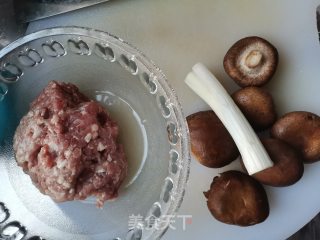 香菇鲜肉丸的做法步骤：1