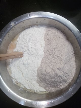 胡萝卜全麦饼的做法步骤：1