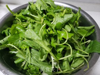 油菜鸡蛋馅饺子的做法步骤：2