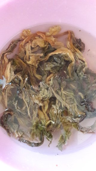 猪肉炒咸芥菜的做法步骤：1