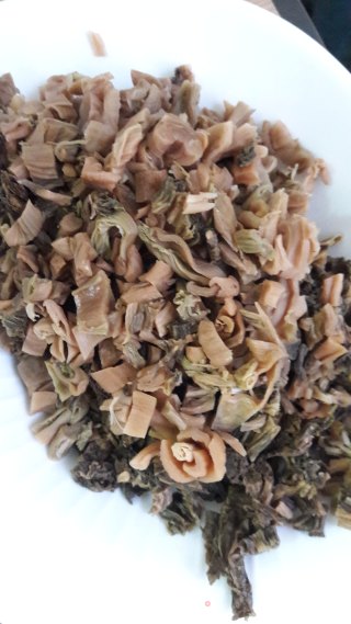 猪肉炒咸芥菜的做法步骤：2