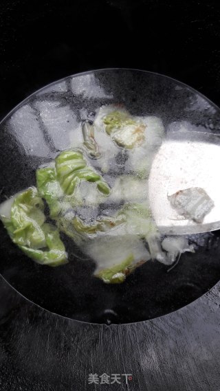 金针菇鸡蛋面的做法步骤：4