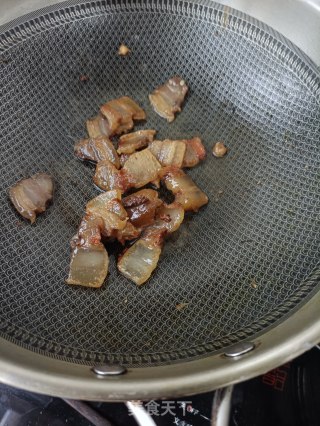 皱皮椒炒腊肉的做法步骤：10