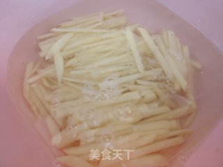 杏鲍菇炒土豆丝的做法步骤：3