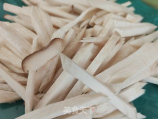 杏鲍菇炒土豆丝的做法步骤：4