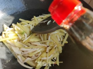 杏鲍菇炒土豆丝的做法步骤：9