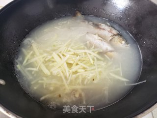 萝卜丝鲫鱼汤的做法步骤：7