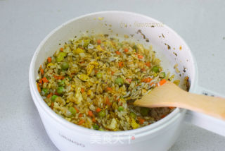 50岁阿姨一个人的午饭五色炒饭加丸子汤的做法步骤：7