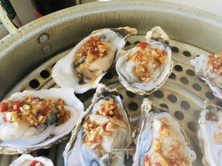 蒜蓉粉丝蒸生蚝的做法步骤：4
