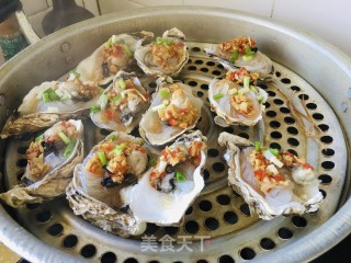 蒜蓉粉丝蒸生蚝的做法步骤：5