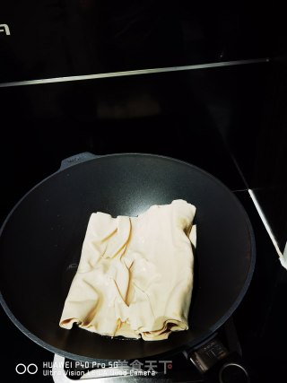 串肉店里的爆款$烤干豆腐卷的做法步骤：1