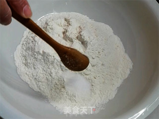 雪花粉波兰种果干欧包的做法步骤：1