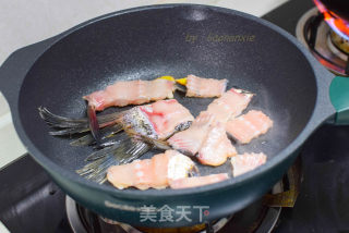 萝卜鱼骨汤的做法步骤：2