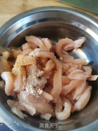 甜酸鸡柳的做法步骤：2