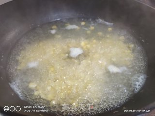 鸡肉玉米炒饭的做法步骤：1