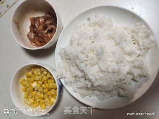 鸡肉玉米炒饭的做法步骤：2