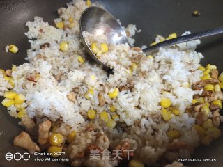 鸡肉玉米炒饭的做法步骤：6