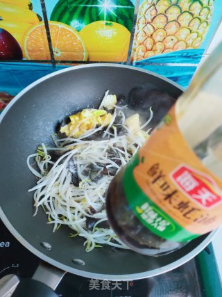 绿豆芽木耳炒鸡蛋的做法步骤：6